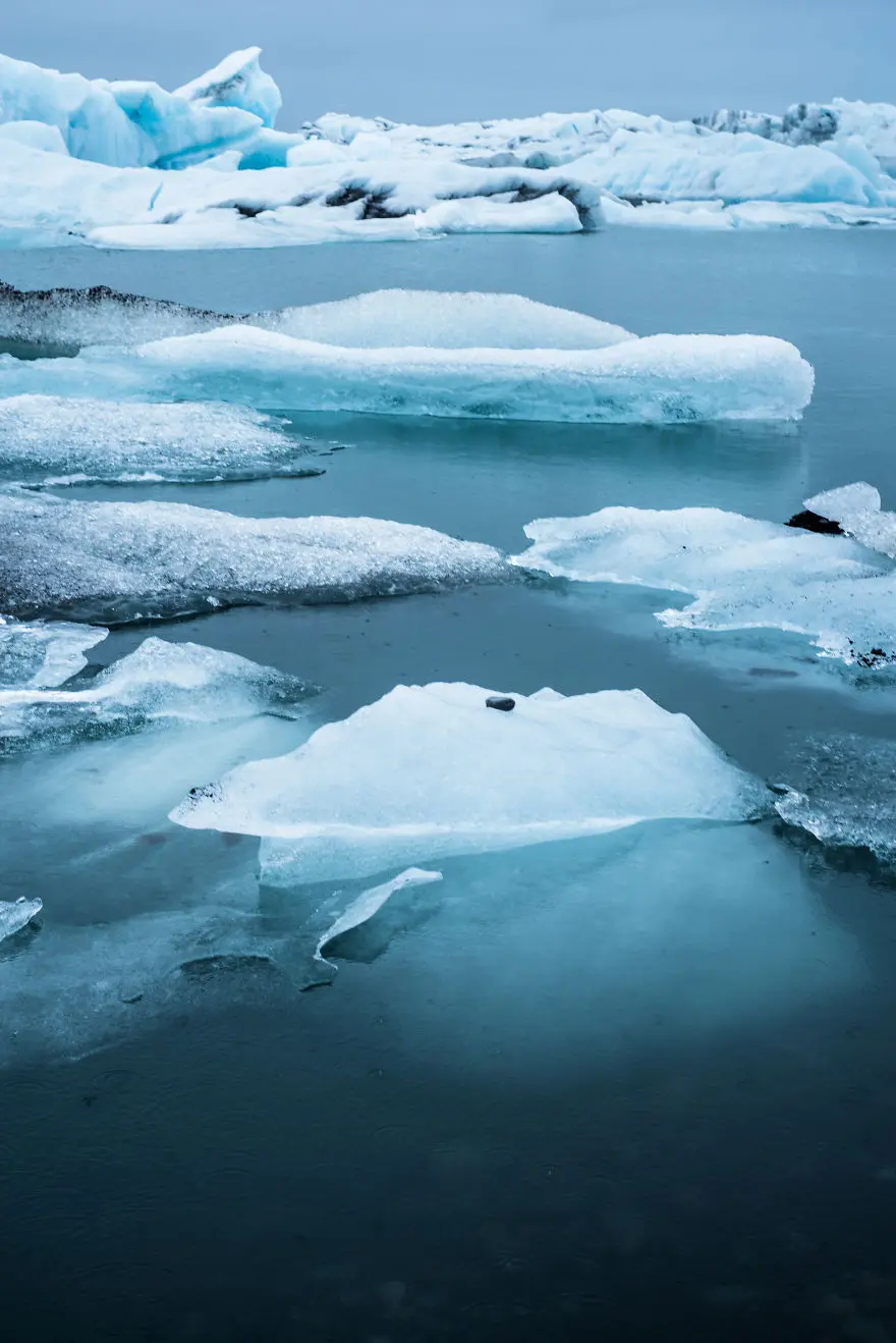 Gletser di Islandia. (Sumber foto: boredpanda.com)