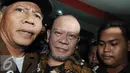 Mantan Ketum PSSI La Nyalla Mattaliliti usai menjalani pemeriksaan di Kejagung, Jakarta pada Selasa (31/5). La Nyalla ditahan di Rutan Salemba cabang Kejagung. (Liputan6.com/Helmi Afandi)