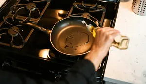 Fry Pan Artinya Apa? Pengertian, Fungsi, dan Jenis Material Wajan Serbaguna