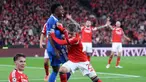 Deretan drama mewarnai laga play off leg-1 Liga Champions 2025/2026 antara Benfica melawan Real Madrid di Estadio Da Luz, Lisbon, Portugal, Selasa (17/02/2026) malam waktu setempat. (AFP/Patricia De Melo Moreira)