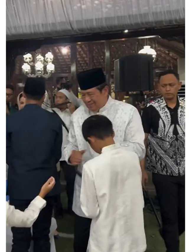6 Potret Tasyakuran Ibas Yudhoyono dan Aliya Rajasa Jelang Berangkat Haji