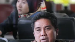 Ketua Pengadilan Negeri Kelas IA Khusus Tangerang Muhammad Damis menunggu untuk menjalani pemeriksaan di gedung KPK, Jakarta, Senin (26/3). Wahyu Widya terjerat kasus suap perkara sengketa tanah yang di tangani PN Tangerang. (Merdeka.com/Dwi Narwoko)