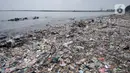 Hal ini menyebabkan pencemaran air laut di kawasan pesisir. (merdeka.com/Imam Buhori)