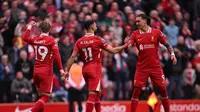 Harvey Elliot, Mohamed Salah, dan Darwin Nunez setelah pertandingan Liverpool vs Southampton di Anfield, Sabtu (8-3-2025). (Bola.com/liverpoolfc.com)