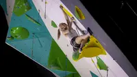 Kejuaraan Dunia Panjat Tebing 2022 IFSC (International Federation of Sport Climbing) seri Jakarta ditutup dengan perebutan juara di kategori lead pada Senin (26/9/2022) malam WIB. (Bola.com/Bagaskara Lazuardi)