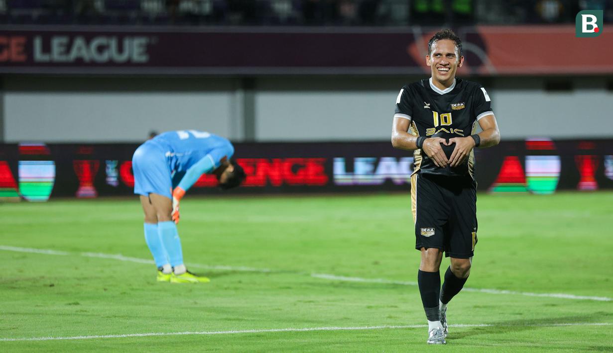 Pemain Dewa United, Egy Maulana Vikri, melakukan selebrasi setelah mencetak gol ke gawang Phnom Penh Crown pada laga matchday pertama grup E AFC Challenge League di Indomilk Arena, Tangerang, Minggu (26/10/2025). (Bola.com/M Iqbal Ichsan)