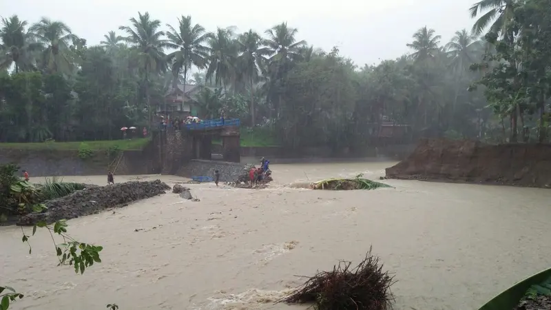 Banjir Bandang Terjang Ciamis, Jembatan Penghubung 3 Desa Roboh