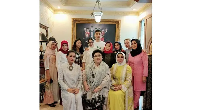 6 Potret Kebersamaan Ibunda Nikita Willy dan Calon Menantu, Sudah Akrab