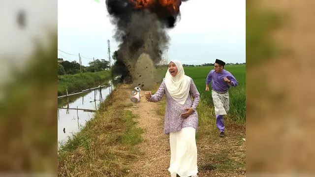 Mayoritas orang-orang akan melakukan foto keluarga dengan pose yang formal.