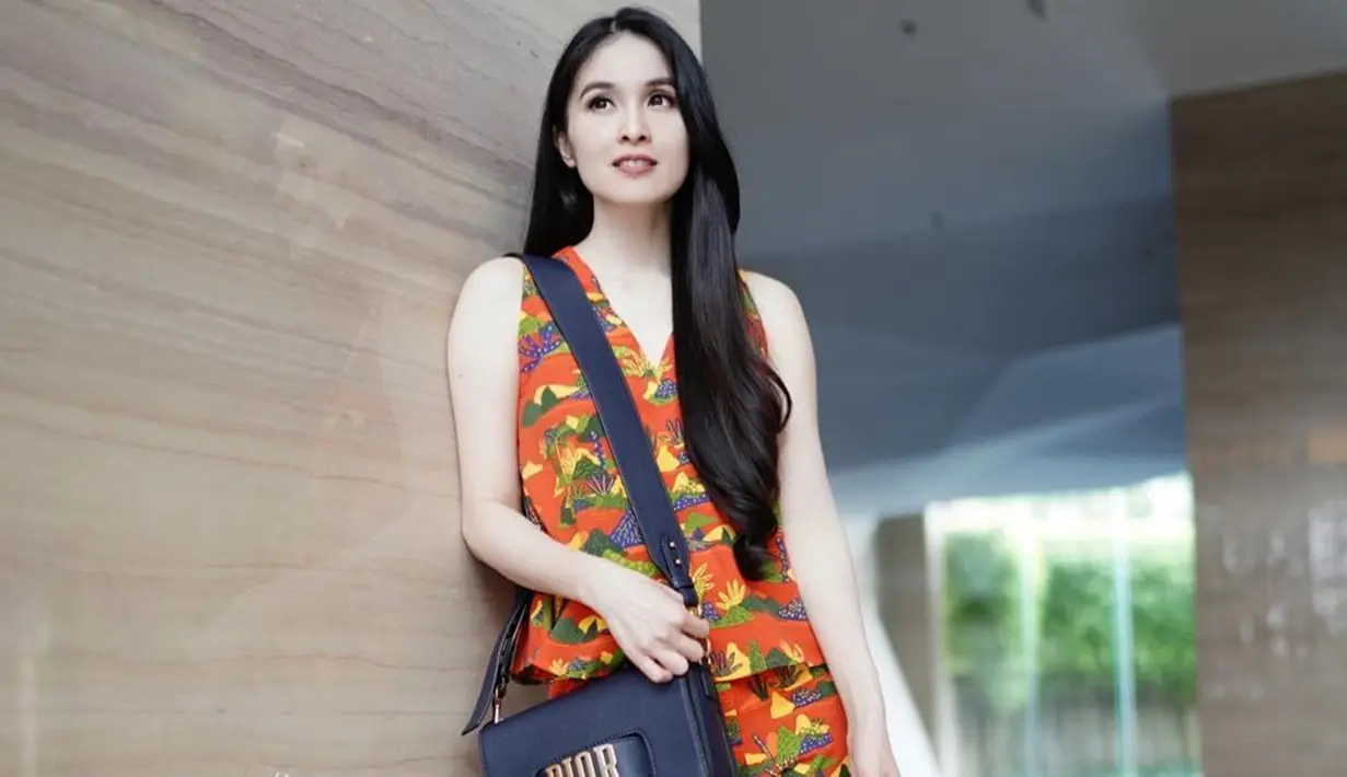 Meski tengah berbadan dua, Sandra Dewi dan sang suami pun tetap melakukan babymoon bersama dengan putra pertama mereka. Sandra Dewi melakukan babymoon di Melbourne, Australia.(Liputan6.com/Instagram/@sandradewi88)