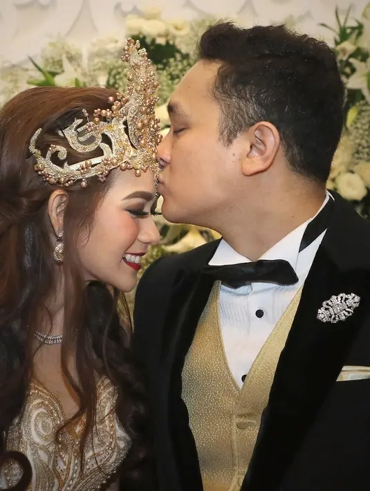 Akad nikah digelar di Balai Samudra, Kelapa Gading, Jakarta Utara, Minggu (18/9). Disela kesibukannya, Gilang Dirga hanya mengambil libur sehari sebelum menikahi Adiezty Firsa. (Bambang E. Ros/Bintang.com)