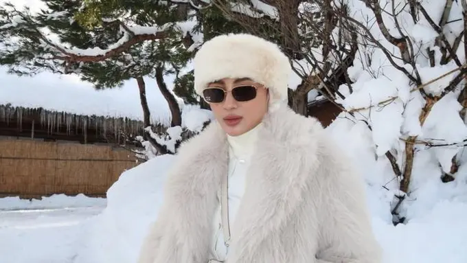 Gaya Margin Wieheerm saat Main di Salju Ini Tetap Stylish. (instagram/marginw)