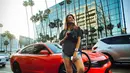 Putri dari Anang Hermansyah dan Krisdayanti ini memang dikenal sebagai sosok feminin yang menyukai riasan dan busana anggun. Namun, Ia juga kerapkali mengenakan busana kasual di beberapa kesempatan. Salah satunya kaos abu-abu disertai celana jeans pendek. (Liputan6.com/Instagram/@aurelie.hermansyah)