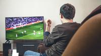 Ilustrasi menonton pertandingan sepak bola. (Shutterstock/ANDRANIK HAKOBYAN)