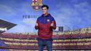 Gelandang baru Barcelona, Philippe Coutinho, diperkenalkan kepada publik di Barcelona, Minggu (7/1/2018). Pemain asal Brasil ini resmi didatangkan dari Liverpool dengan harga 160 juta euro. (AFP/Josep Lago)