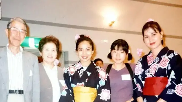 Jadi Seorang Nenek, Ini 7 Potret Masa Muda Feni Rose yang Sudah Memesona
