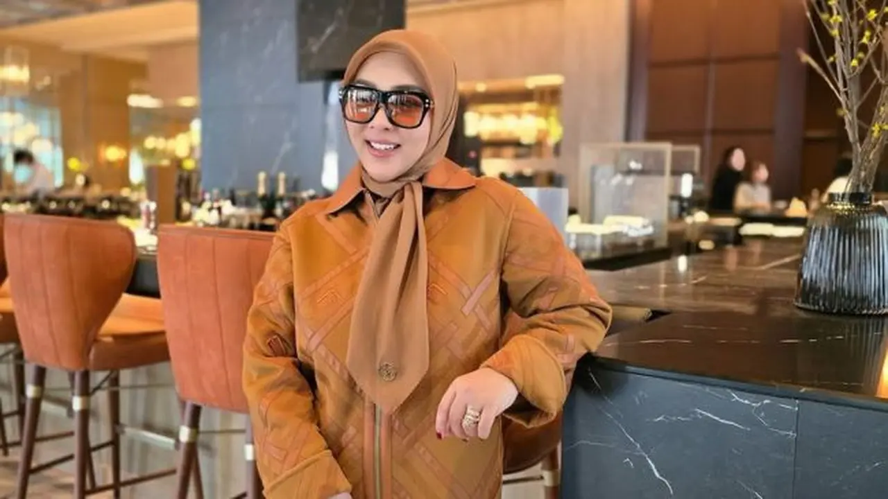 Potret Outfit Syahrini di Tokyo yang Mewah. (instagram/princessyahrini)