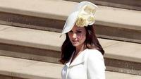 Berikut gaya dan penampilan Kate Middleton tetap tampil memukau di Royal Wedding meski baru melahirkan anak ketiga. (Foto: instagram/lizi_delli)