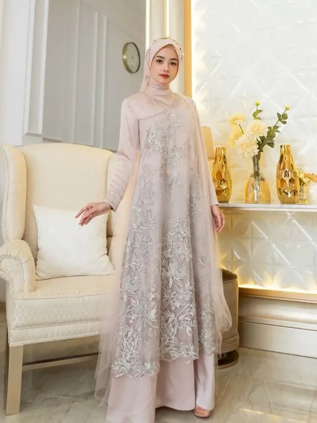 Gamis Brokat Wisuda 2025