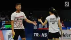Ganda Campuran Indonesia, Preveen Jordan/Debby Susanto saat melawan Mathias Christiansen/Sara Thygesen (Denmark) di putaran pertama Indonesia Open 2017 di Jakarta, Selasa (13/6). Preveen/Debby kalah 21-15, 19-21, 11-21. (Liputan6.com/Helmi Fithriansyah)