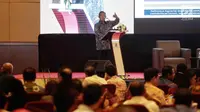Menko Perekonomian Darmin Nasution saat memberikan paparan dalam pembukaan seminar Komite Ekonomi dan Industri Nasional (KEIN) di Jakarta, Rabu (17/1). Seminar tersebut bertemakan "Mengelolah potensi Ekonomi 2018". (Liputan6.com/Faizal Fanani)