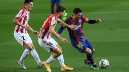 Laga ini juga diikuti rumor bocornya kontrak yang diberikan Barcelona untuk Lionel Messi ke publik. (Foto: AFP/Lluis Gene)