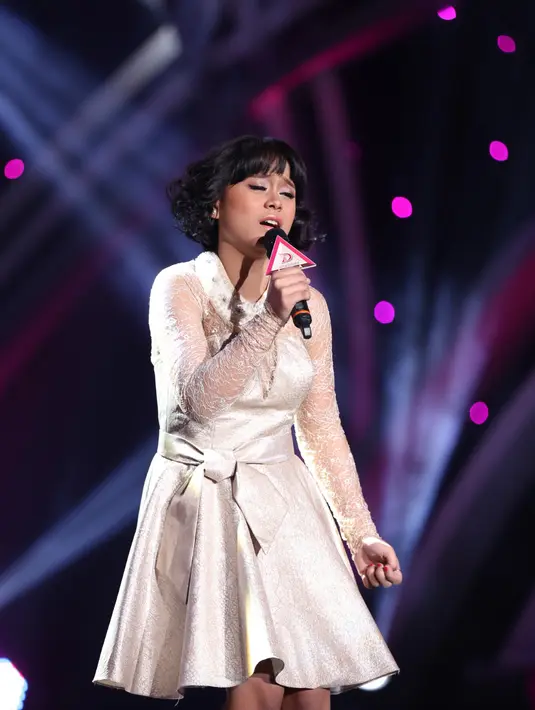 Menurut komentator Brunei Darussalam, DJ Daffy, Lesti memiliki teknik vokal yang bagus. Banyaknya respon positif dari penampilan Lesti semalam berhasil membawa namanya ke puncak perolehan poin di D'Academy Asia grup C. (Andy Masela/Bintang.com)