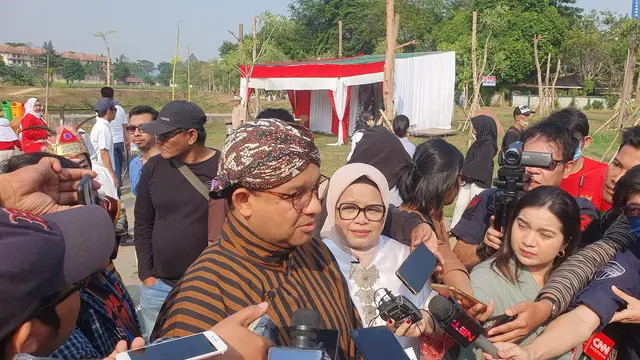 Bakal Calon Presiden (Bacapres) Anies Baswedan saat ditemui wartawan usai melaksanakan upacara HUT ke-78 RI di Waduk Lebak Bulus, Cilandak, Jakarta Selatan pada, Kamis (17/8/2023).