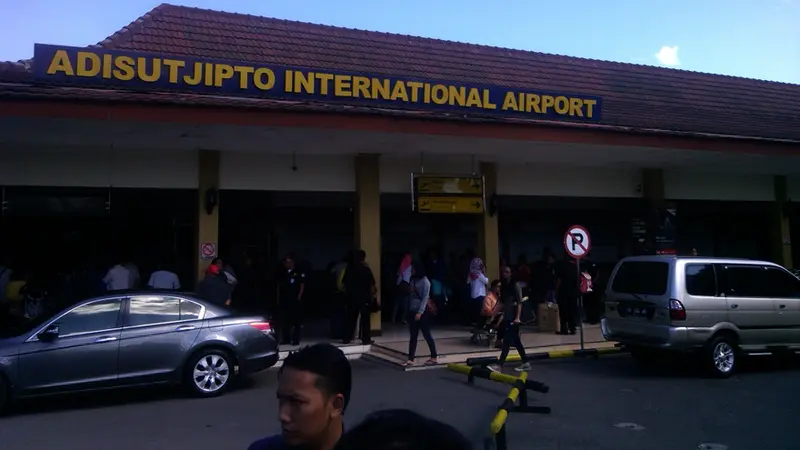 Bandara Adisutjipto Ditutup Seementara