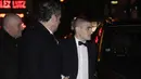 Gelandang Paris Saint-Germain, Marco Verratti tiba menghadiri pesta ulang tahun pemain depan Neymar yang ke 26 di Pavillon Cambon di Paris (4/2). (AFP Photo/Thomas Samson)