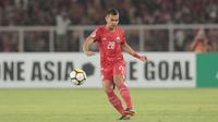 Pemain Persija Jakarta, Rezaldi Hehanussa saat melawan Johor Darul Ta’zim pada laga Piala AFC 2018 di Stadion Utama Gelora Bung Karno, Jakarta, Selasa (10/4/2018). Persija Jakarta menang 4-0.  (Bola.com/Nick Hanoatubun)