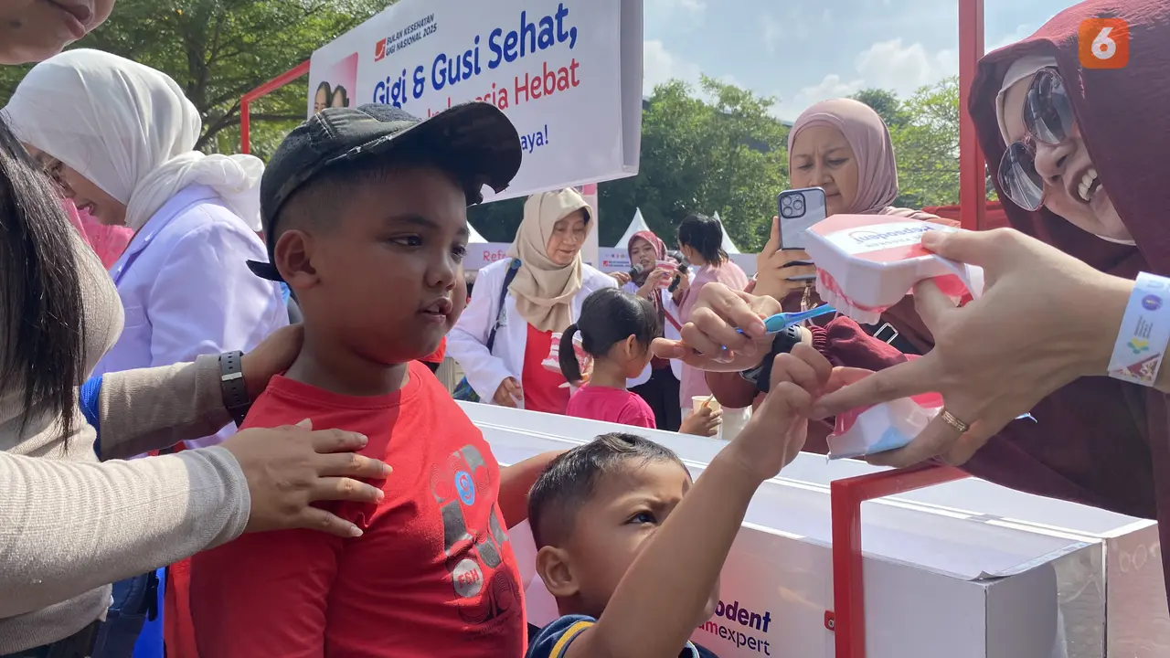 Praktik cara sikat gigi yang benar, di acara kick off BKGN 2025, Pada Minggu (21/9/2025)