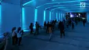 Pejalan kaki melintasi terowongan khusus pedestrian di Jalan Kendal, Jakarta, Selasa (26/3). Terowongan tersebut difungsikan khusus untuk pedestrian serta menunjang konsep transit oriented development (TOD) Dukuh Atas serta moda transportasi MRT tersebut. (merdeka.com/Iqbal S. Nugroho)