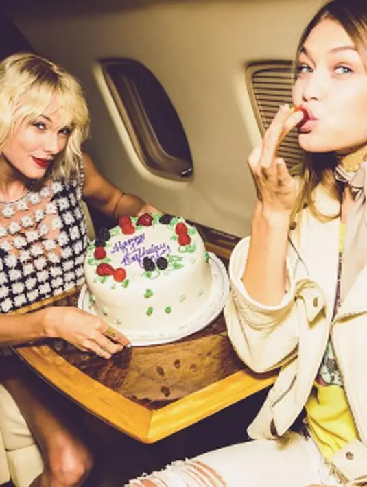 Taylor membuat suprise di hari ulang tahun Gigi, dengan memberikan kue tart dan merayakan bersama. (instagram/Bintang.com)