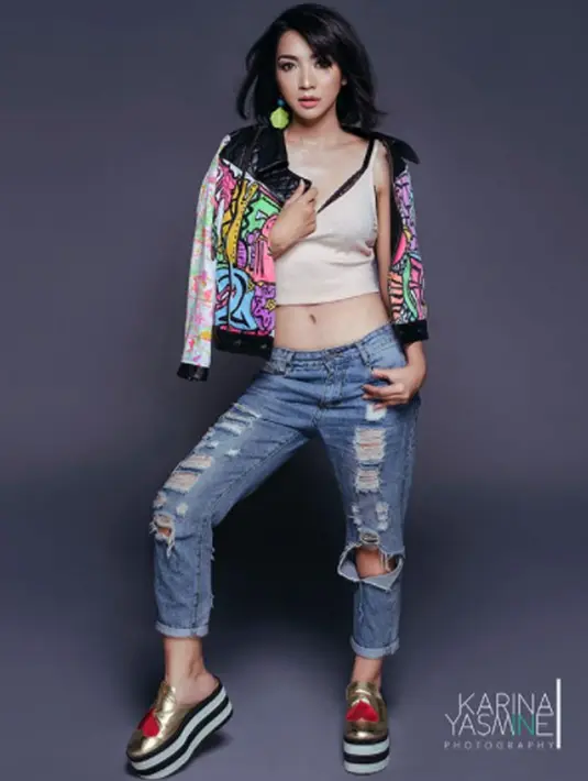 Salah satu rahasia dari bentuk badan Hesti Purwadinata adalah dengan rajin berolahraga. (foto: instagram.com/hestipurwadinata)