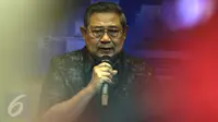 Ketua Umum Partai Demokrat, Susilo Bambang Yudhoyono (SBY) saat memberikan keterangan pers terkait penyadapan dirinya, Jakarta, Rabu (1/2). (Liputan6.com/Faizal Fanani)