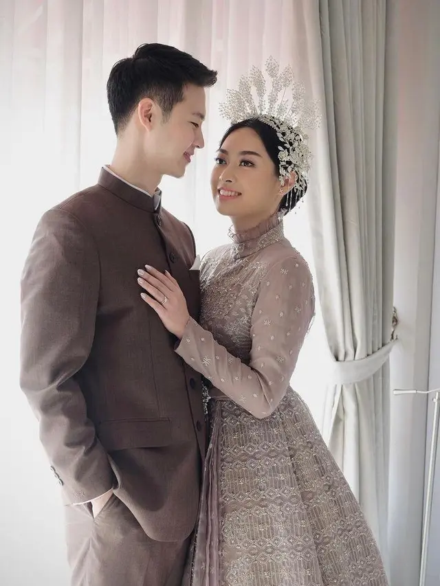 8 Gaya Anak Bupati Pandeglang Menikah dengan Pria Korea, Kental Nuansa Adat Sunda