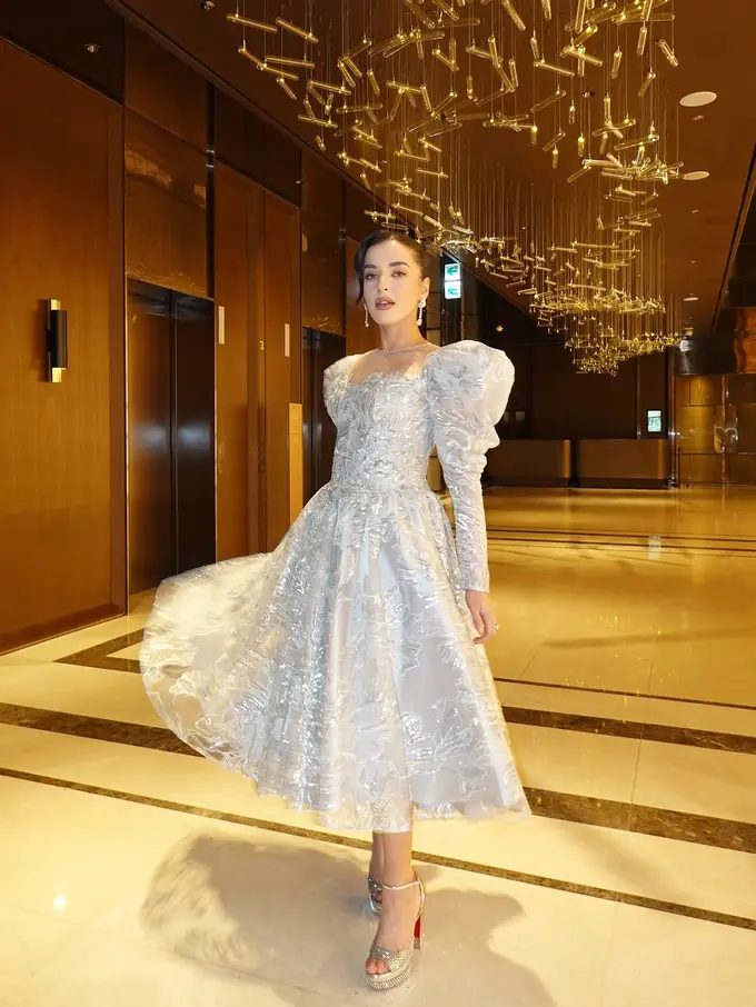 Potret Tasya Farasya bak Princess dalam Balutan Gaun Icy Blue Berkilau