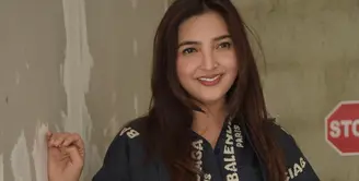 Penyanyi Ashanty tidak ingin lagi menambah momongan. Agar tidak hamil lagi, istri dari musisi dan Anggota DPR Anang Hermansyah itu akan memasang spiral untuk mencegah kehamilan ke Singapura. (Adrian Putra/Bintang.com)