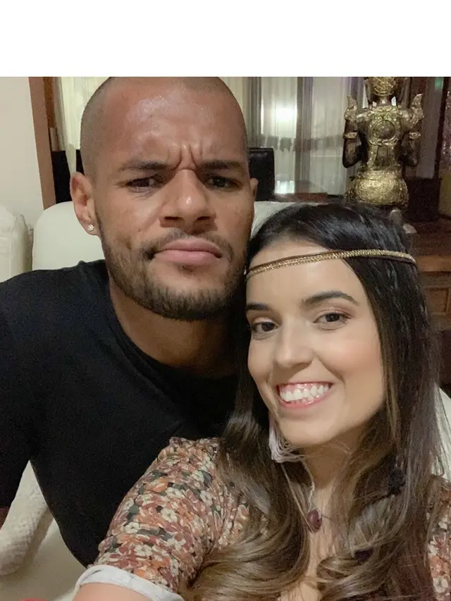 Jarang Tersorot, Ini 6 Potret Mesra David da Silva dengan Sang Istri