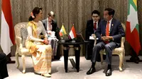 Presiden Jokowi bertemu State Counsellor Republik Uni Myanmar Aung San Suu Kyi di sela-sela KTT ke-34 ASEAN, Sabtu (22/6/2019). (foto: dokumentasi Biro Pers Setpres)