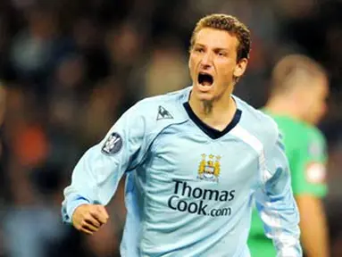 Manchester City's Elano celebrates after scoring against AC Omonia during the UEFA Cup first round second leg match at City of Manchester stadium, Manchester, on October 2, 2008. AFP PHOTO/ANDREW YATES 
