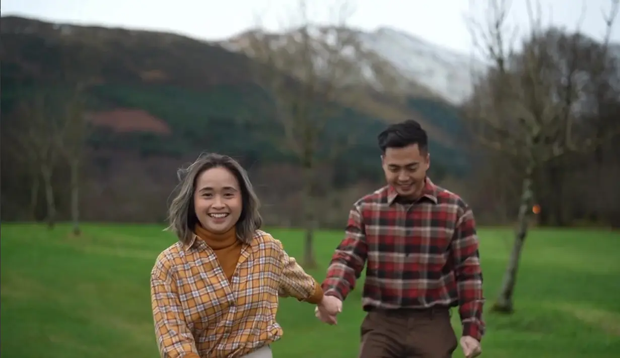 "Tahun ini genap 11 tahun usia perkenalan kami, bukan waktu yang sebentar, tapi juga bukan waktu yang sia-sia," kata Gritte seperti dikutip dari video singkat tersebut. [Instagram/gritteagathaa]