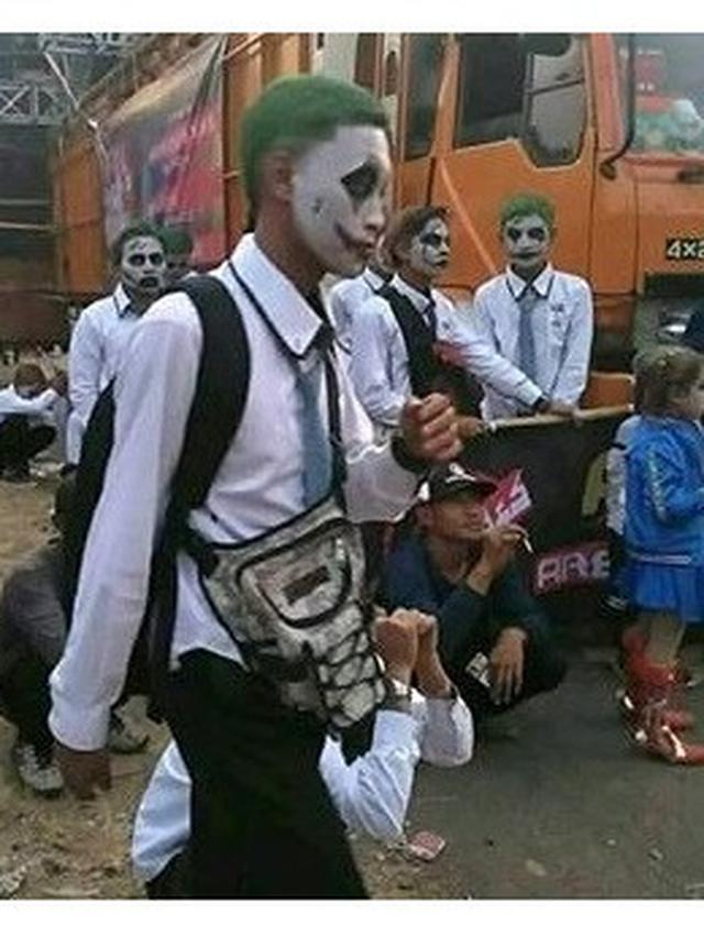 Potret Nyeleneh Orang Berdandan ala Joker Ini Bikin Tepuk Jidat