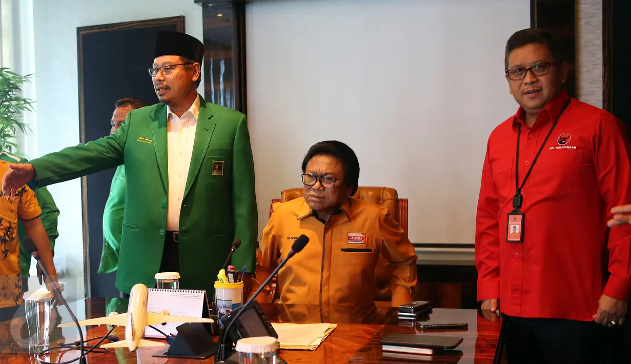 Partai-partai pendukung pasangan Basuki Tjahaja Purnama (Ahok) dan Djarot Saiful Hidayat jelang menggelar pertemuan di Jakarta, Selasa (7/3). Pertemuan dilakukan untuk konsolidasi persiapan putaran kedua pilgub DKI Jakarta. (Liputan6.com/Johan Tallo)