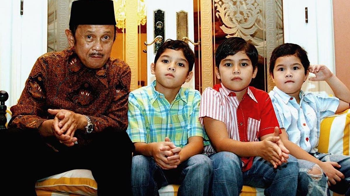 7 Potret Kenangan Bj Habibie Dan Selebriti Tanah Air Sosok Teladan