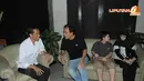 Jokowi dan Iwan Fals tampak akrab dan sesekali tertawa dalam sebuah suasana yang hangat (Liputan6.com/Herman Zakharia)