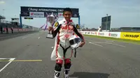 Pebalap Astra Honda Racing School, Mario Suryo Aji, finis ketiga pada balapan pertama Thailand Talent Cup di Sirkuit Buriram, Sabtu (2/12/2017). (Bola.com)