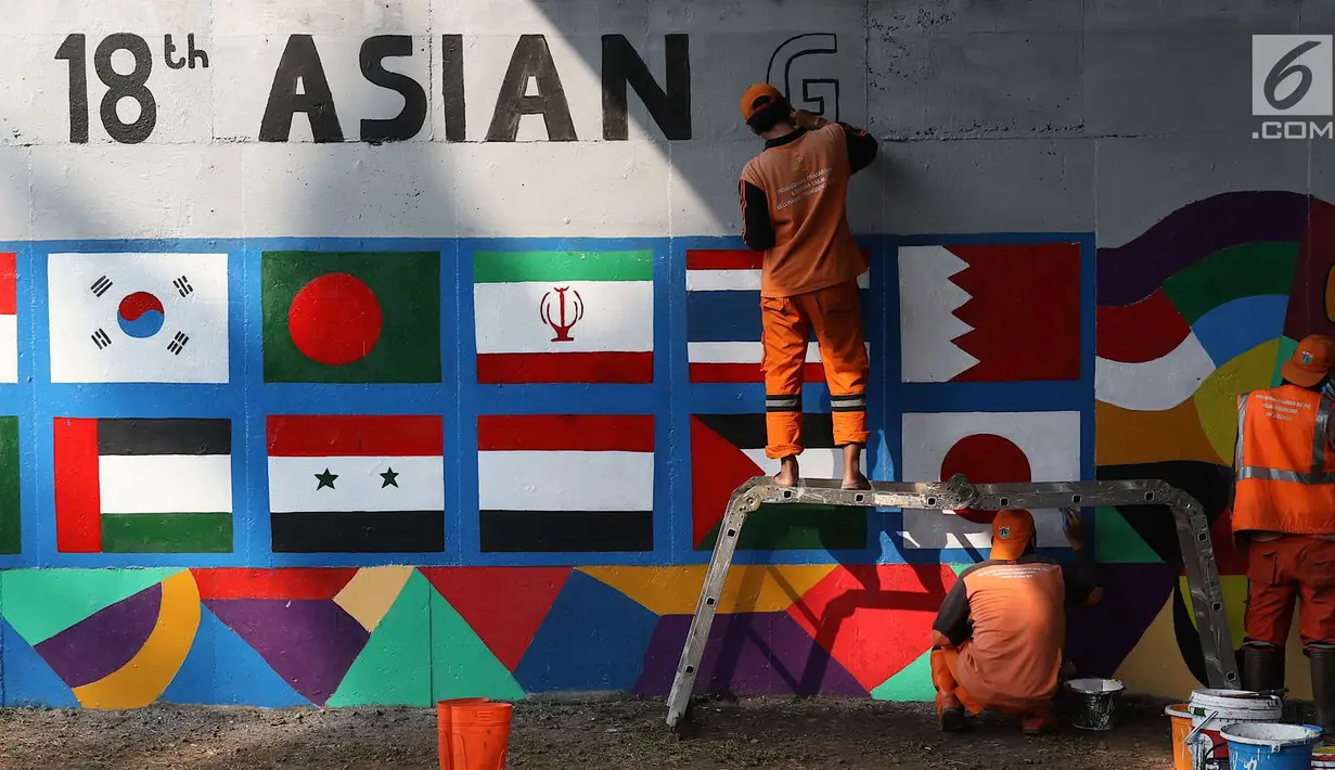 Petugas PPSU Srengseng Sawah menggambar mural bertema Asian Games 2018 di kolong flyover Universitas Indonesia, Depok, Jawa Barat, Jumat (27/7). Perhelatan Asian Games 2018 akan berlangsung di Jakarta dan Palembang. (Liputan6.com/Immanuel Antonius)