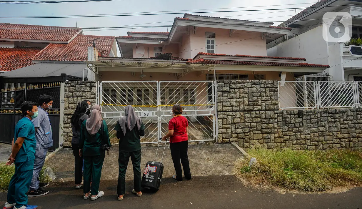 Polda Metro Jaya telah mengambil alih kasus temuan jenazah GAH (64) dan DAW (38) yang tewasnya dalam kondisi mengenaskan di sebuah perumahan mewah di Cinere, Depok.